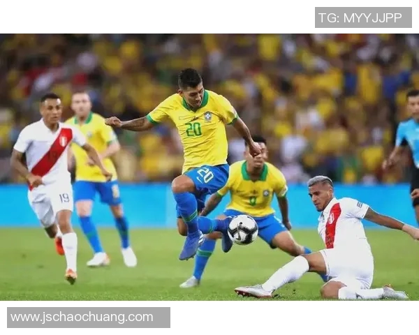 足球明星化妆后街头踢球展现不一样的魅力与风采