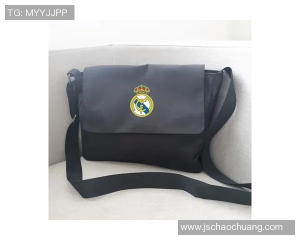 足球明星的单肩包时尚潮流与运动风格的完美结合探秘