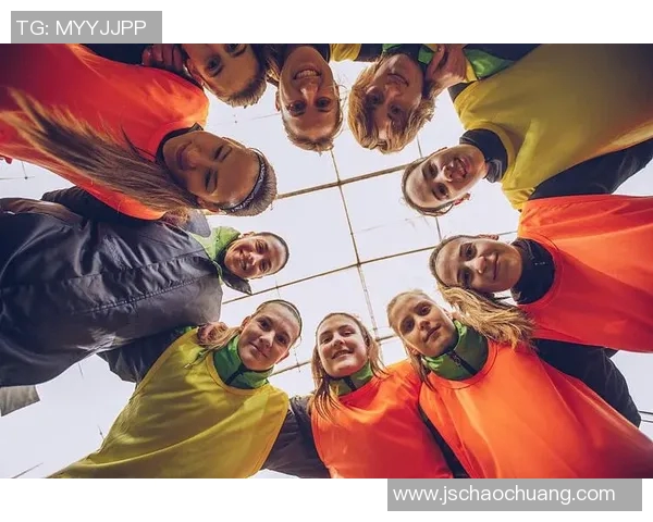 小孩与足球明星温馨拥抱瞬间展现梦想与希望的美好画面